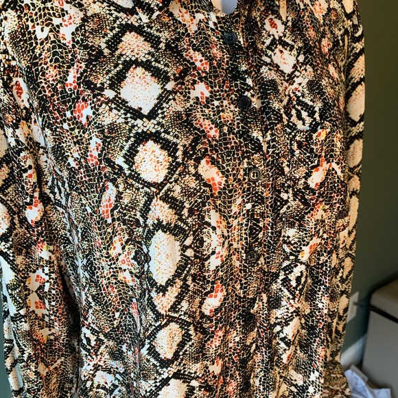 NWT Velvet Heart Snakeskin Button Down — SZ Large - Picture 4 of 12
